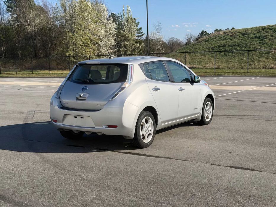 Nissan LEAF SV      2015