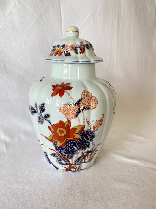 Lindíssima ânfora grande, Vista Alegre, coleção Imari, como nova