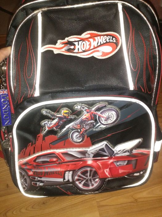 Рюкзак та речі для школяра Kite