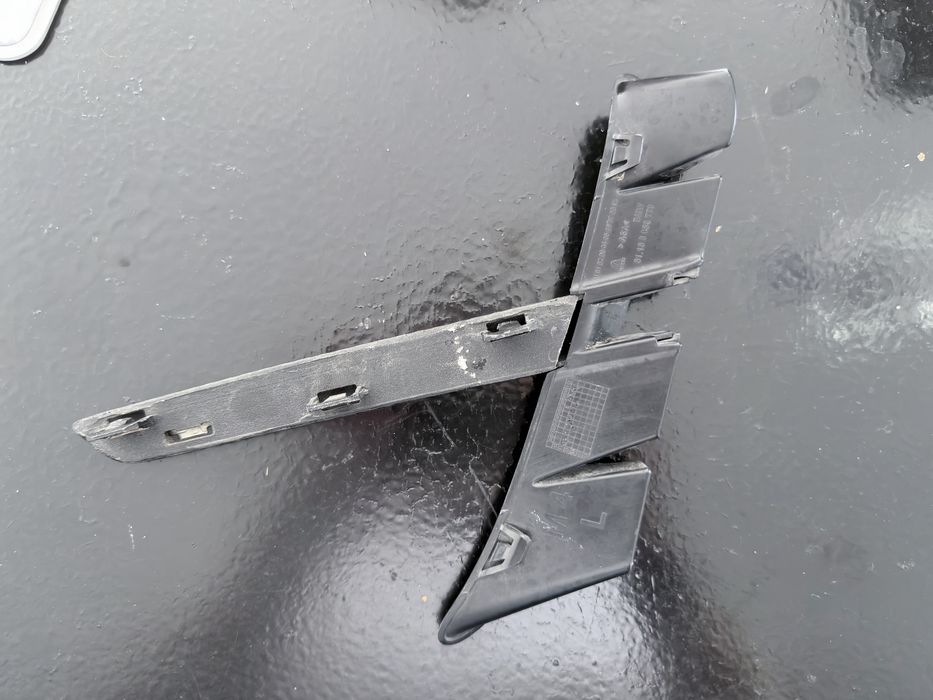 Simbolo friso guarda lamas BMW M4 F84 carbono