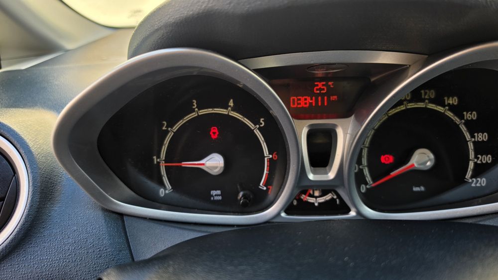 Ford fiesta 1.2  38 MIL kilometros REAiS