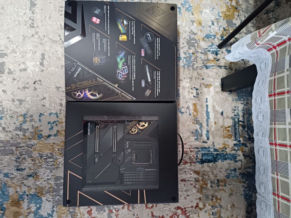 Продам материнську плату ASRock Z790 TAICHI.