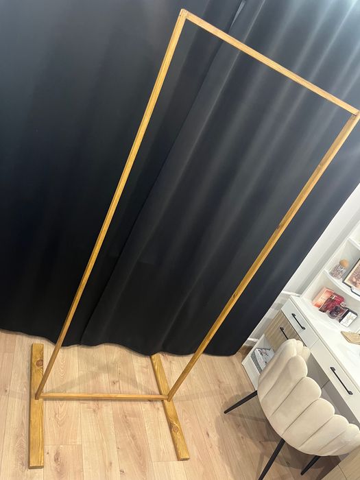 Stojak na suknie ślubną