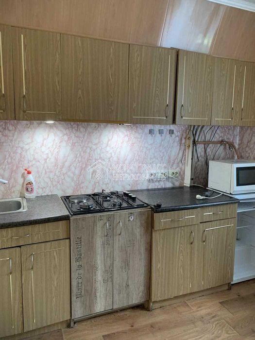 Продам 1/2 будинку в Пісочині — затишний маєток із чудовим краєвидом!