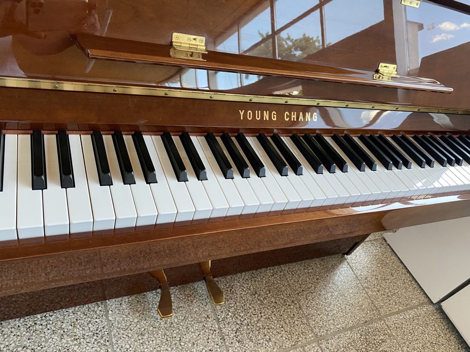 Piękne pianino Young Chang