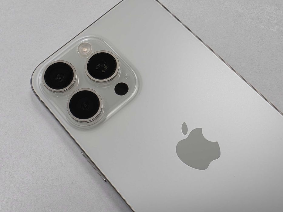 Iphone 15 PRO MAX 256GB/ White Titanium/ 87%/ Grade A/ + ładowarka/ GW 12 MSC