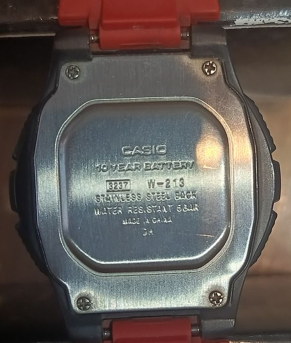 Zegarek Casio W213 czerwony.