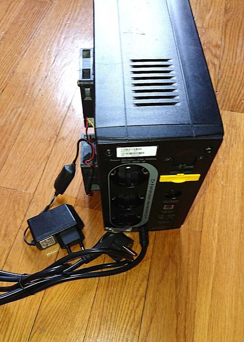Инвертор 400 ватт APC Back-UPS 650VA RS