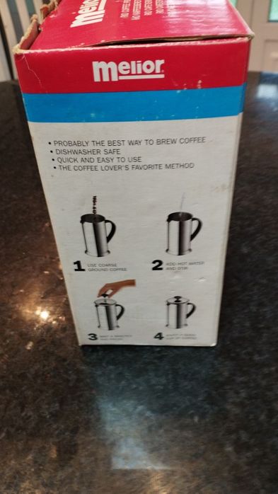 Cafeteira nova em inox .