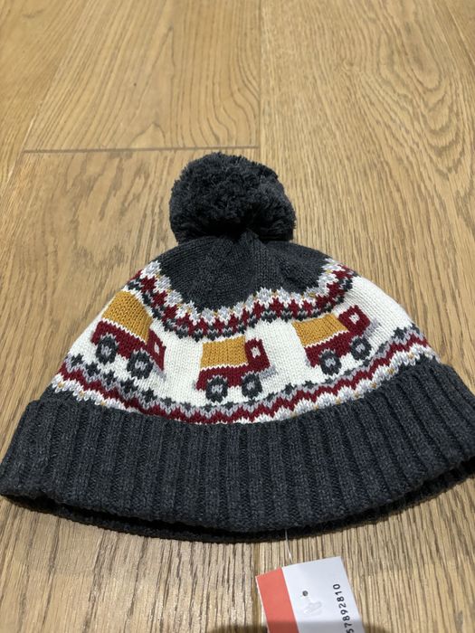 Zimowa czapka nowa ciężarówki