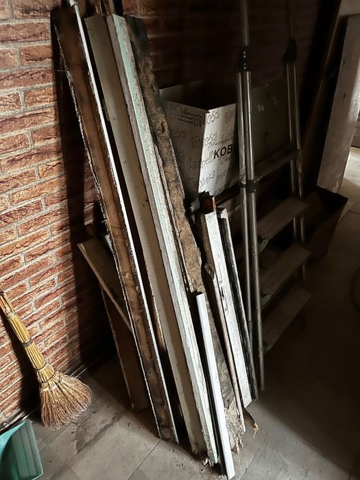 Безкоштовно віддам шкаф та дошки