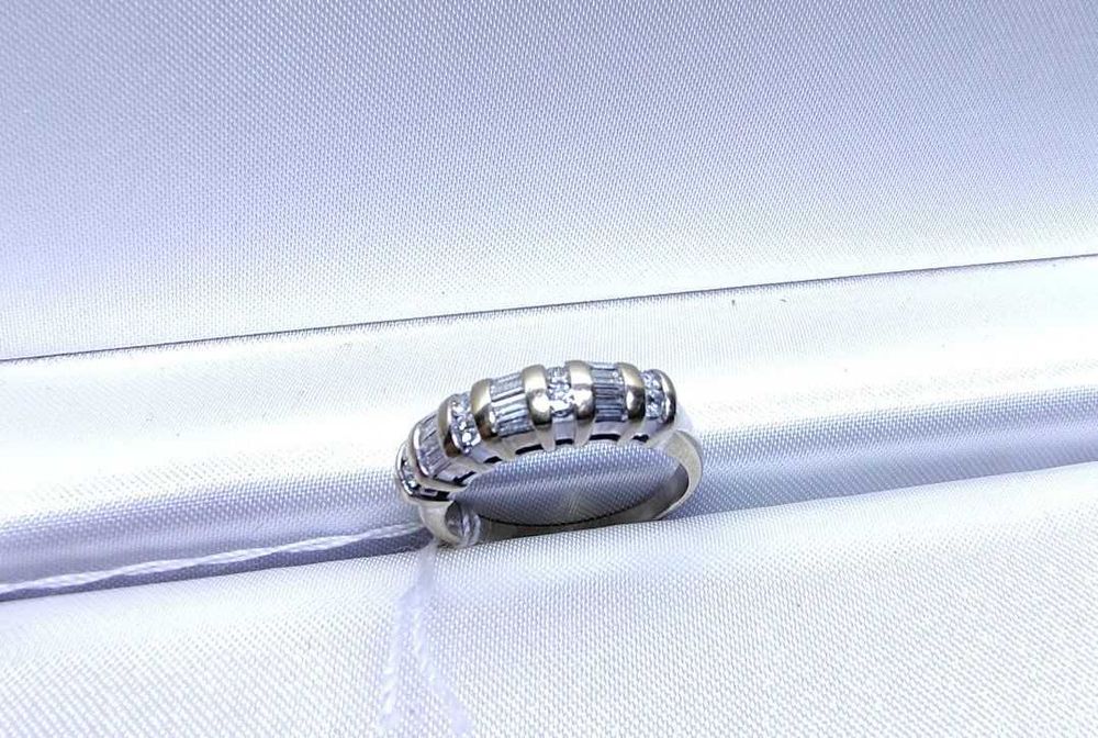 Pierścionek ze złota z brylantami - pr. 750