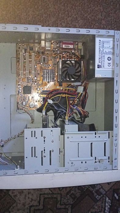 Системный блок, рабочий в хорошем состоянии.