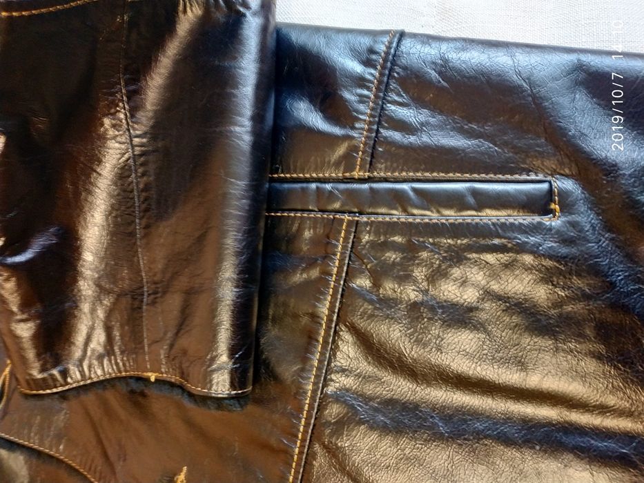 Продам куртку кожаную.