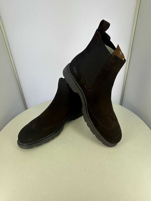 Botim de homem com elástico em camurça castanho escuro