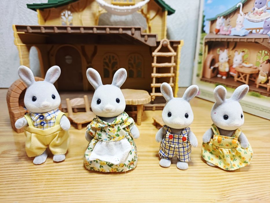 Sylvanian Families Epoch  Будинок на Озері Кролики фігурки