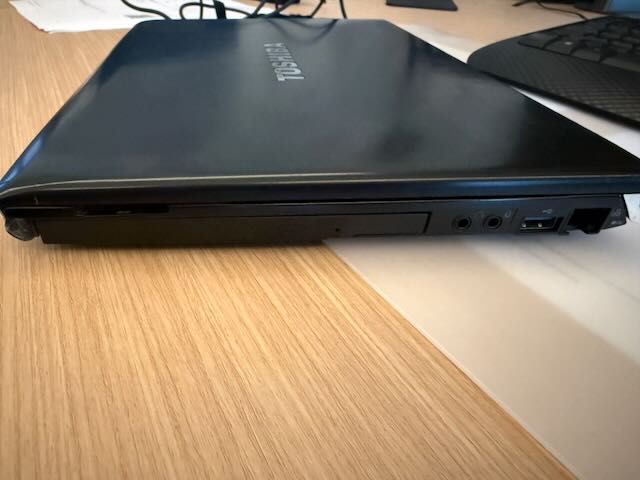 Portátil Toshiba i7 c/ Docking Station