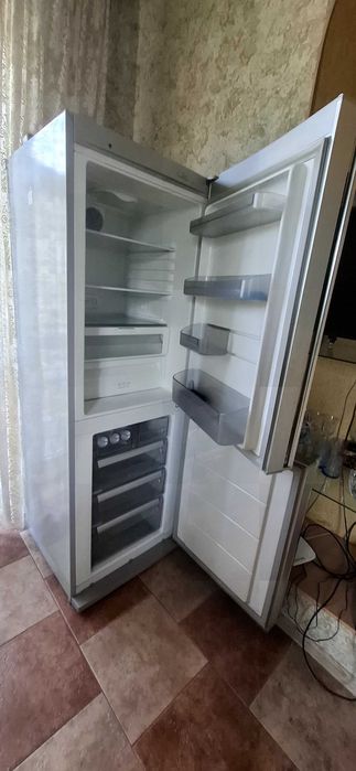 Холодильник двокамерний