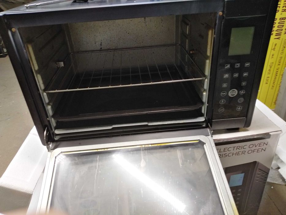 Piekarnik FIRST z rożnem