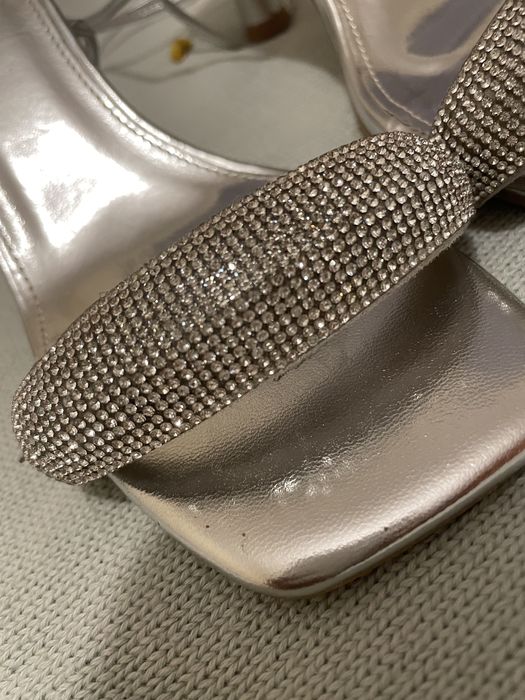 Sandálias com brilhantes