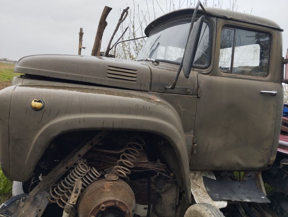 Продам кабіну цілу ресори раму мотор та запаску в зборі