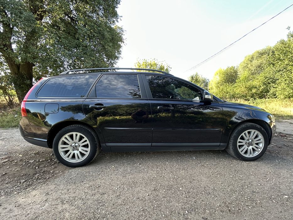 Volvo v50.  Вольво в50.