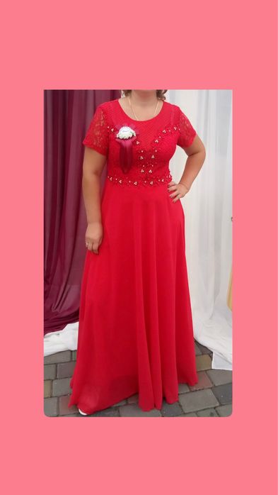Вечірня червона сукня