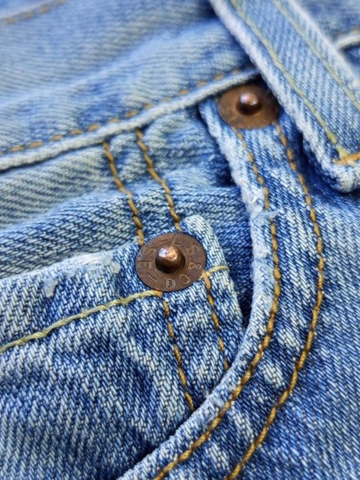 Damskie spodnie jeansowe Levis 501 W28 L30 M