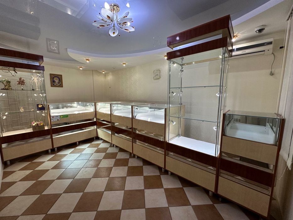 Продаж комерційної нерухомості: офіс та магазин