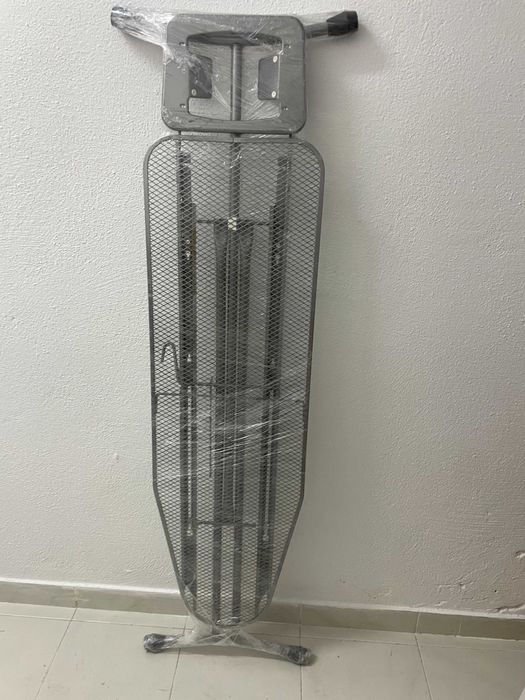 Tábua de passar a ferro nova