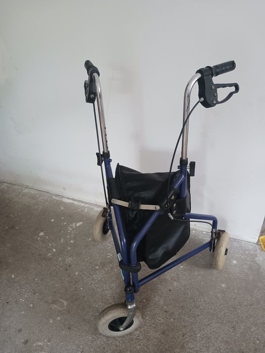 Balkonik z torba na zakupy Mobilex trójkołowy