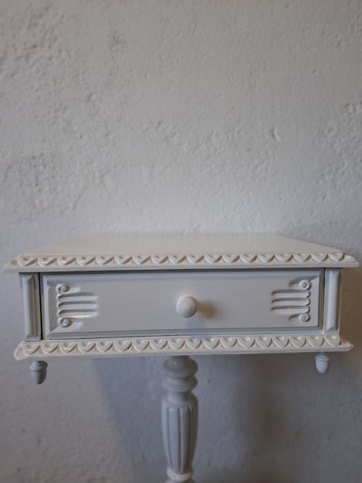 Mesa de cabeceira antiga