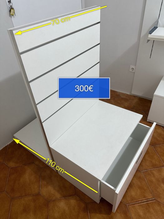 Expositores com réguas e movel de arrumação