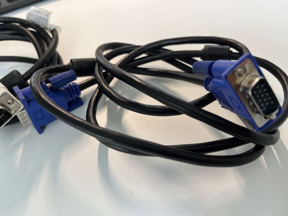 Kabel monitor laptop