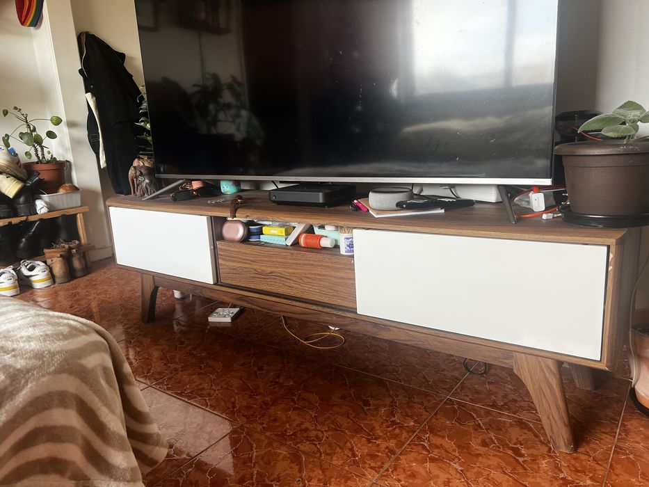 Móvel para TV com gaveta