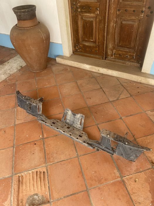 Parachoques traseiro Toyota Hilux