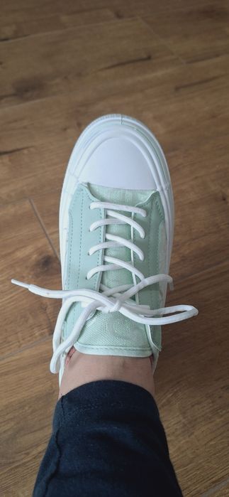 Nowe trampki r.40