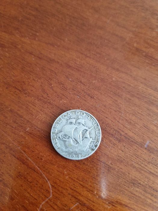 Moeda Portuguesa Histórica - 2$50 Escudos de 1951 com Caravela