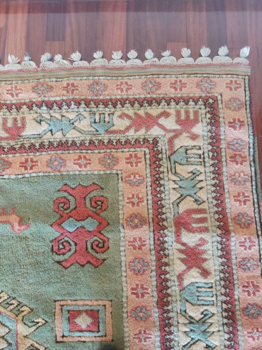 Carpete artesanal em lã