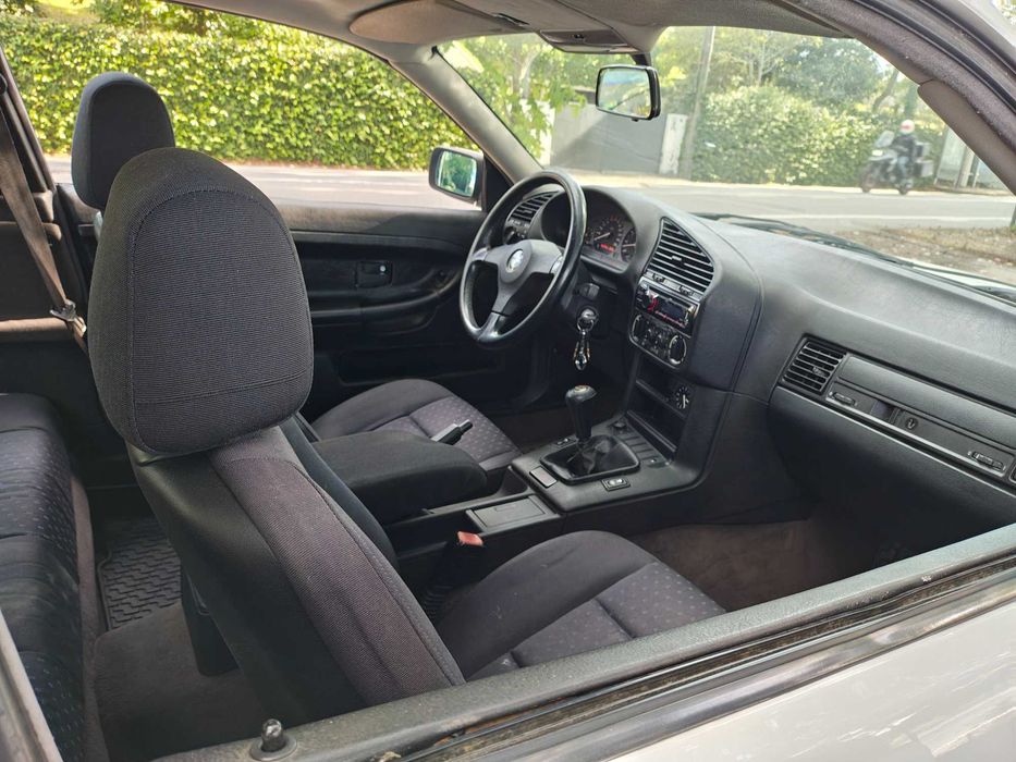 BMW 318 is coupé