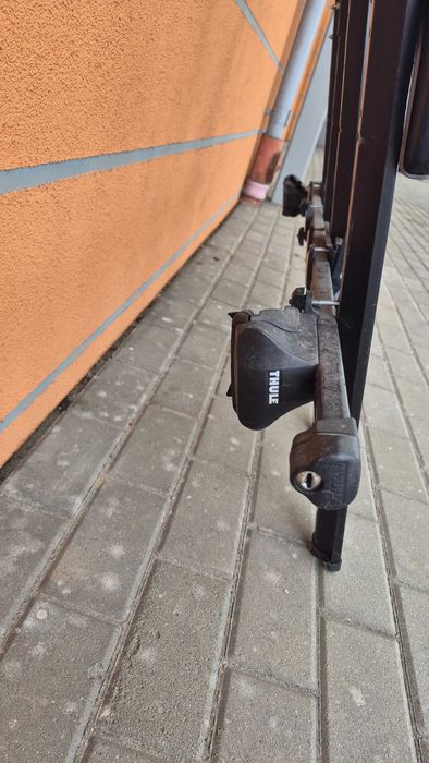 Bagażnik dachowy z uchwytami na 4 rowery