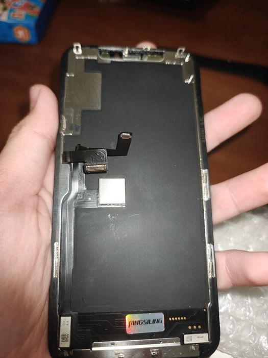 Экран iPhone 11 pro под починку шлейфа