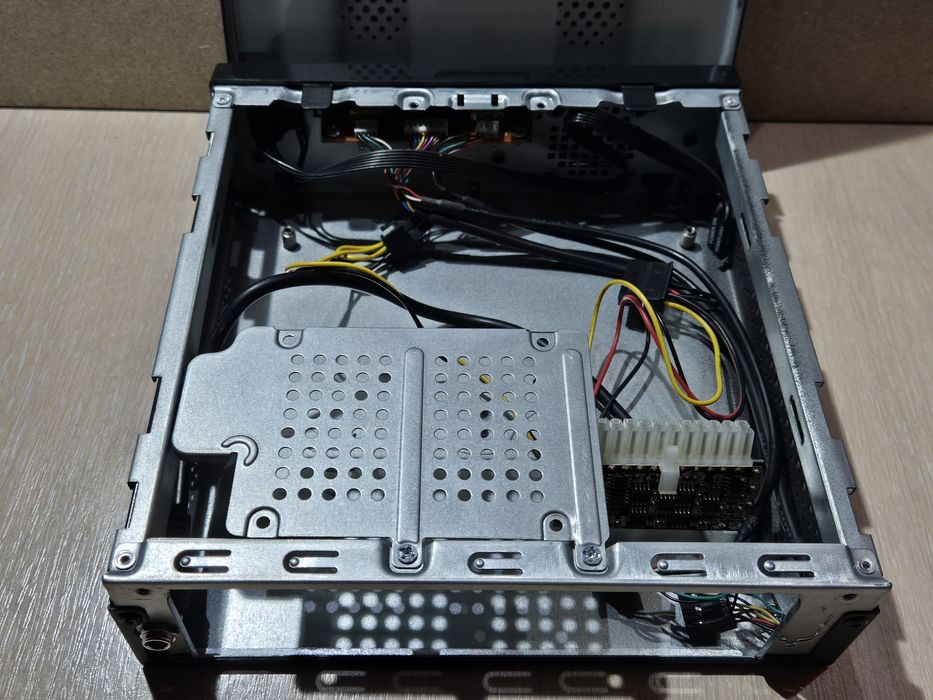 Корпус mini ITX Gamemax M100/M200 60w, slim client
