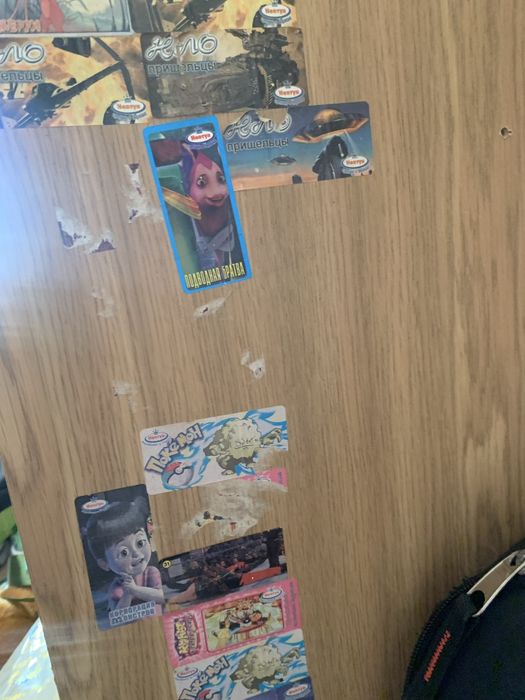 Стіл компʼютерний з надбудовою.