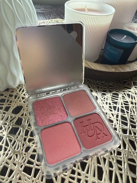 Huda Beauty paletka róży