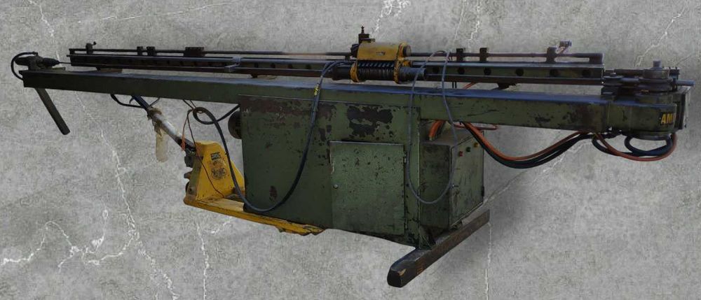 maquina de curvar tubo AMOB