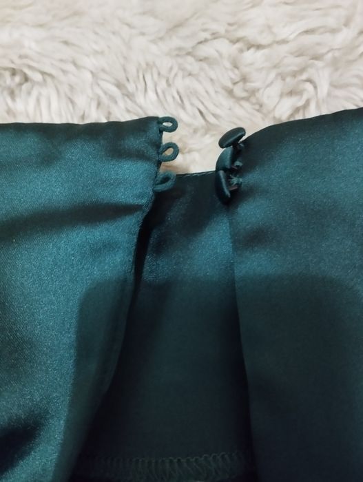 Blusa cetim verde esmeralda Zara nova