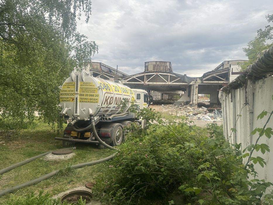 Чистка труб каналізаці обладнанням.Дім, квартира, бізнес.Сантехпослуги