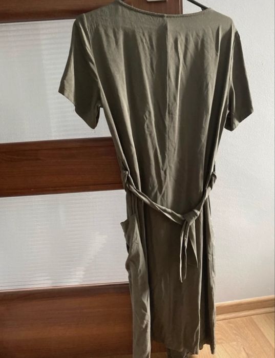 Piękna oliwkowa sukienka M Greenpoint