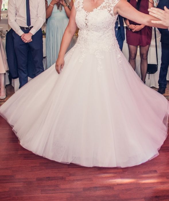 Suknia ślubna - śnieżnobiała